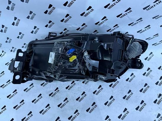 Фара правая Mercedes GLE W166 ML W166 2015-2019