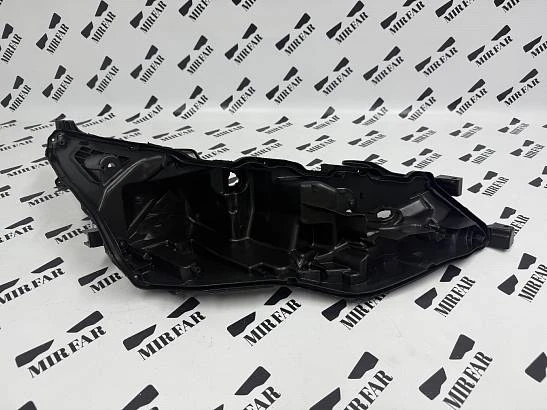 Правый корпус фары Toyota Corolla E160 2015-2019 LED