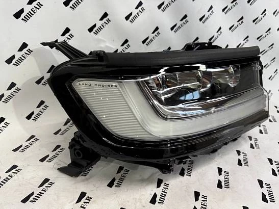 Фара правая Toyota Land Cruiser J300 2021