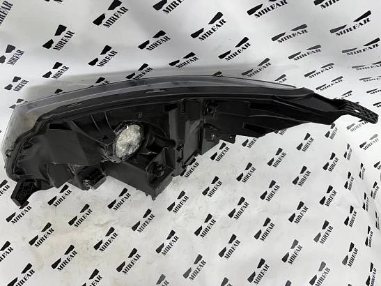 Фара правая Ford Explorer 5 (2015-2019) LED
