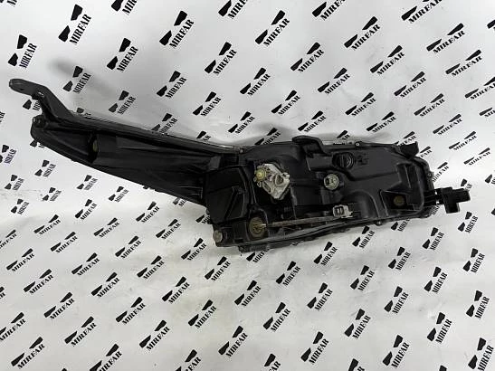 Фара левая Toyota Fortuner 2015 - 2020 LED