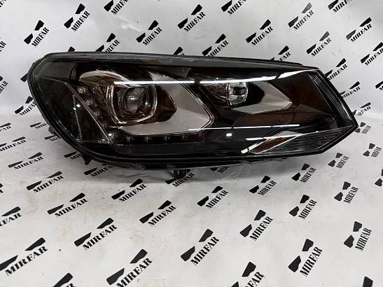 Фара правая Volkswagen Touareg NF (2010 -2014)