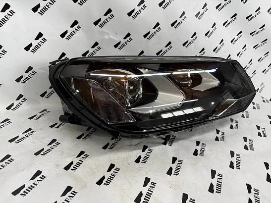 Фара правая Volkswagen Touareg NF (2010 -2014)