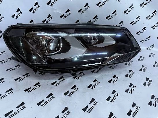 Фара правая Volkswagen Touareg NF (2010 -2014)
