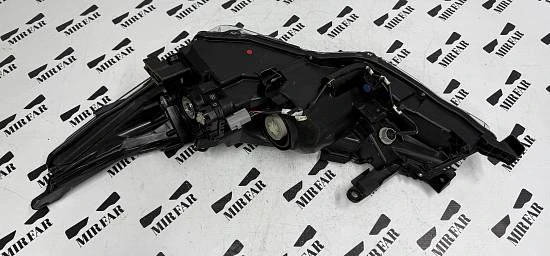 Фара правая Toyota Corolla XI 2015-2019 Рестайлинг Halogen