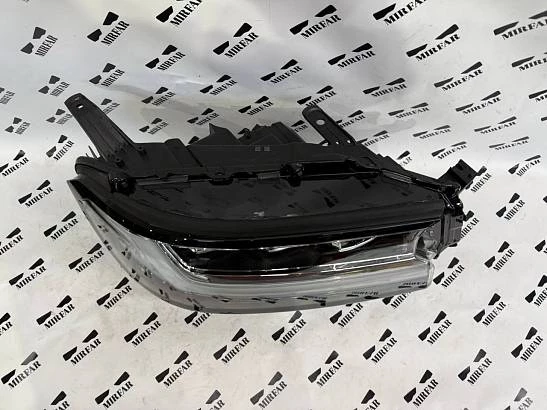 Фара правая Toyota Land Cruiser J300 2021
