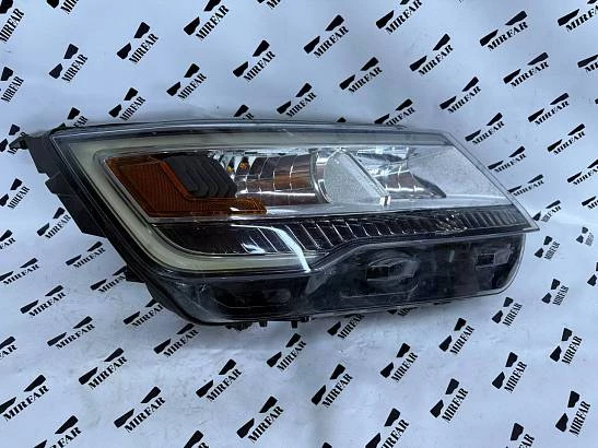 Фара правая Ford Explorer 5 (2015-2019) LED