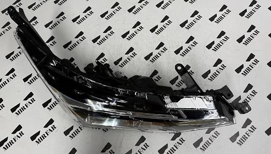 Фара правая Toyota Corolla XI 2015-2019 Рестайлинг Halogen