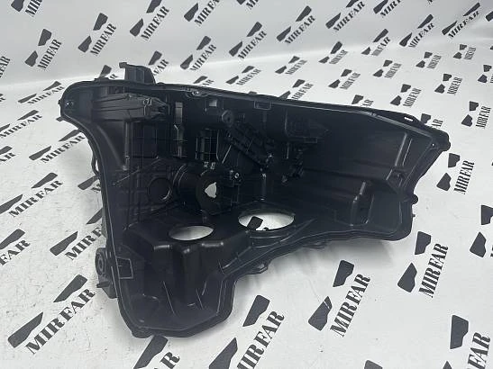Правый корпус фары Toyota Tundra III 2021- Premium LED