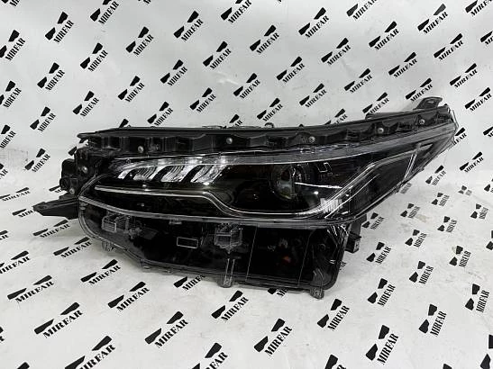 Фара левая Toyota Fortuner 2020 - 2023