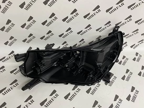 Левый корпус фары Toyota Hilux 8 2020-н.в. LED