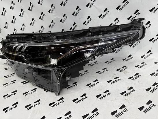 Фара левая Toyota Fortuner 2020 - 2023
