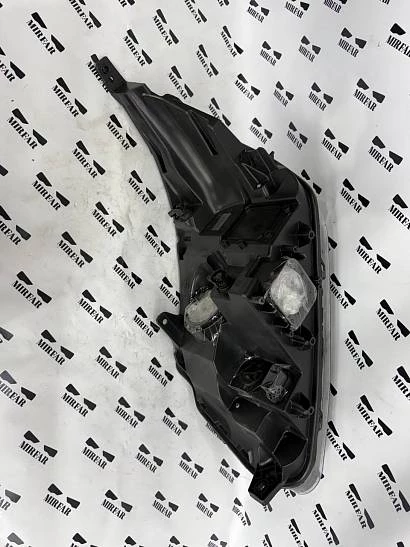 Фара правая Ford Explorer 5 (2015-2019) LED