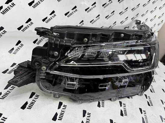 Фара левая Toyota Fortuner 2020 - 2023