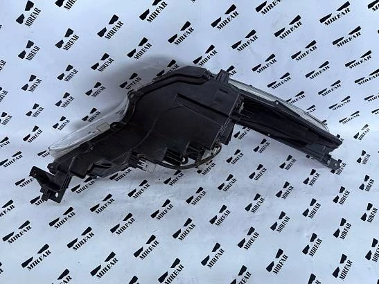 Фара левая Toyota Fortuner 2015 - 2020 LED