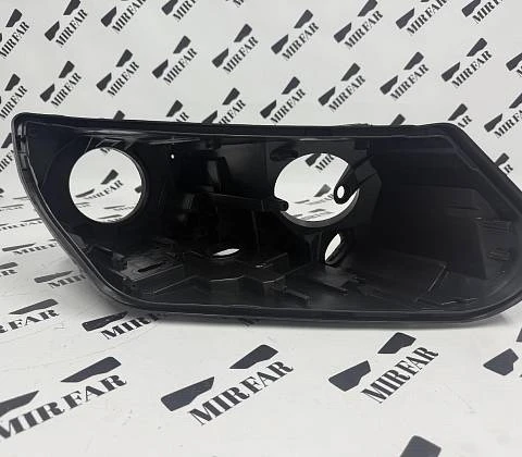 Правый корпус фары Volkswagen Tiguan 2011-2016 Рестайлинг xenon