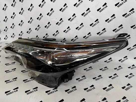 Фара левая Toyota Fortuner 2015 - 2020 LED