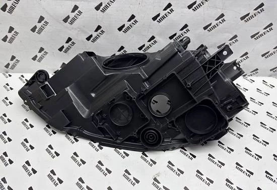 Правый корпус фары Volkswagen Golf 7 2012-2017 xenon