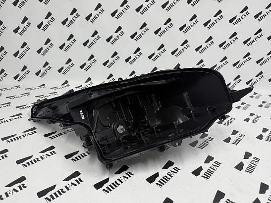 Правый корпус фары Toyota Fortuner II 2020- LED