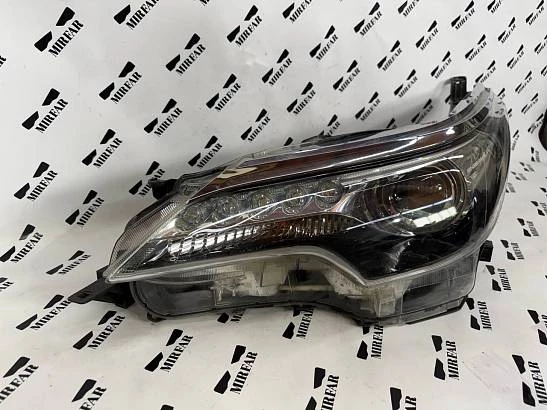 Фара левая Toyota Fortuner 2015 - 2020 LED