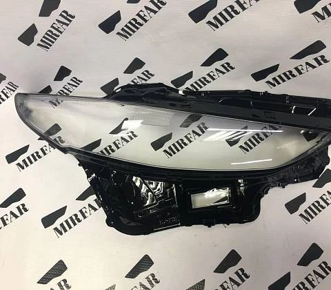 Правое стекло фары Mazda 3 BP 2019-2025