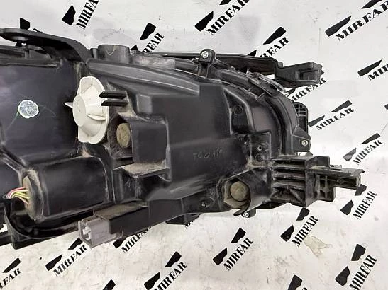 Фара левая Toyota Fortuner 2020 - 2023