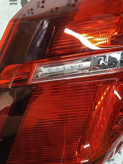 Задний левый внешний фонарь Volvo XC60 2017-2022